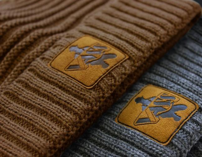 Vass Fleece Lined Ribbed Beanie Brown Rubber Badge czapka zimowa
