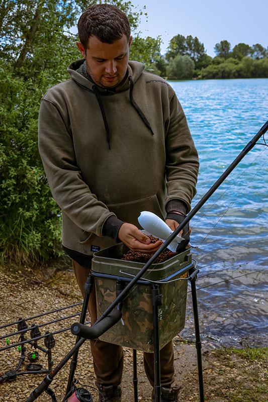 Spomb Single Bucket Stand Kit statyw do nęcenia