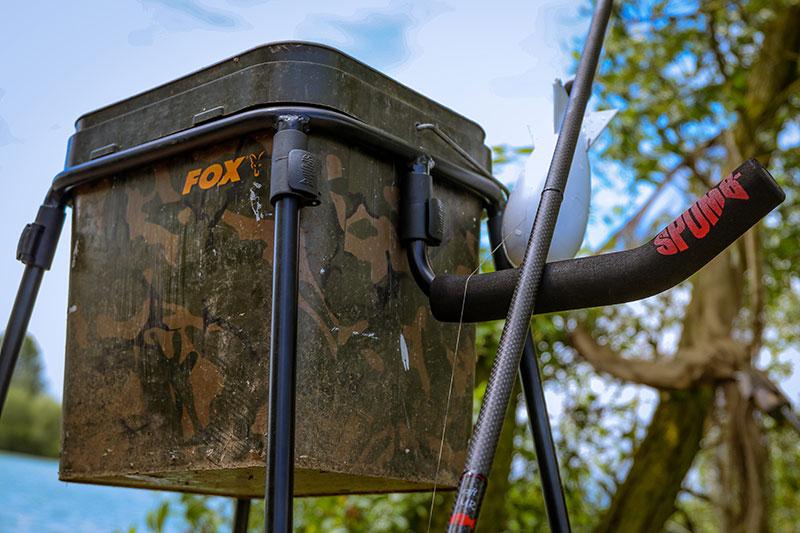 Spomb Single Bucket Stand Kit statyw do nęcenia