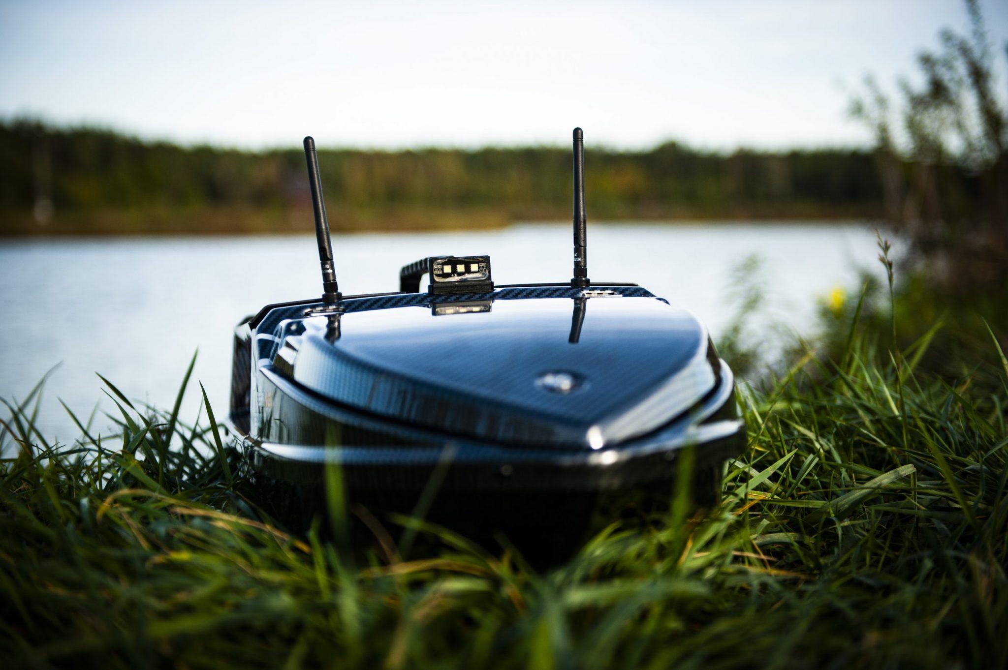 Łódka zanętowa GTX + X-Pilot TOSLON XR310 + Echosonda TOSLON TF520