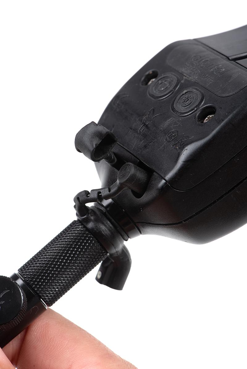 Fox Black Label Dumpy Halo Bobbin Red hanger